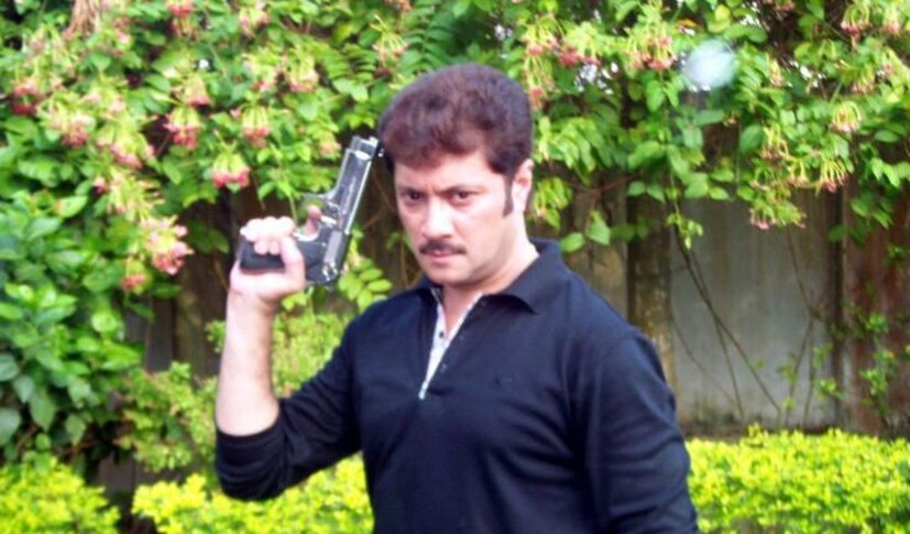 ১৯৯০ থেকে ২০০০ সালের মধ্যে প্রায় পঞ্চাশের বেশি ছবিতে অভিনয় করে ফেলেন এই সুদর্শন অভিনেতা। যার মধ্যে ‘সিঁথির সিঁদুর’, ‘বাবা কেন চাকর’, ‘মায়ের আর্শিবাদ’, ‘মেজ বউ’, ‘লাঠি’, ‘আলো’, ‘চৌধুরী পরিবারে’র মতো ছবি দারুণভাবে জনপ্রিয় হয়েছিল। তবে শুধু বাণিজ্যিক ছবিতেই নয়। ঋতুপর্ণ ঘোষের পরিচালনায় ‘দহন’ ছবিতেও আলাদা করে নজর কেড়েছিলেন অভিষেক।