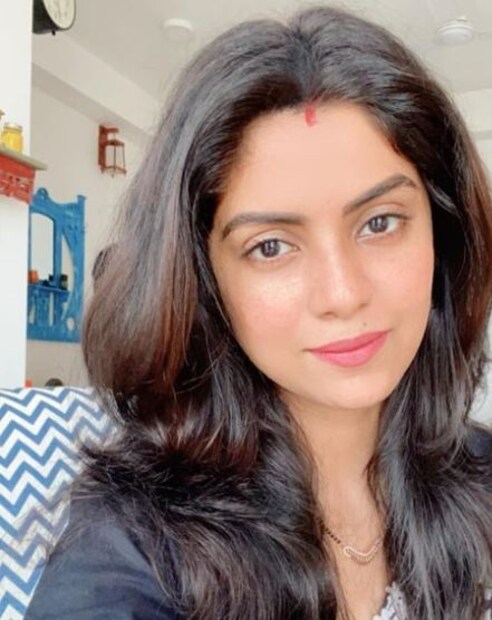 সায়ন্তনী জানাচ্ছেন, এর জন্য তিনি অবসাদেও ভুগতেন। এক সময়ে মনে হতো, তাঁকে দেখলেই কেন এমন প্রস্তাব দেন সকলে। এই সমস্ত ঘটনা ভারী প্রভাব ফেলেছিল তাঁর উপর। 