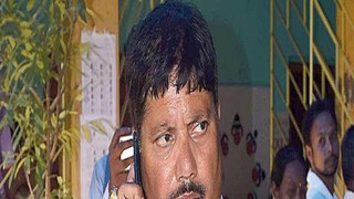 অনড় অর্জুন৷ 