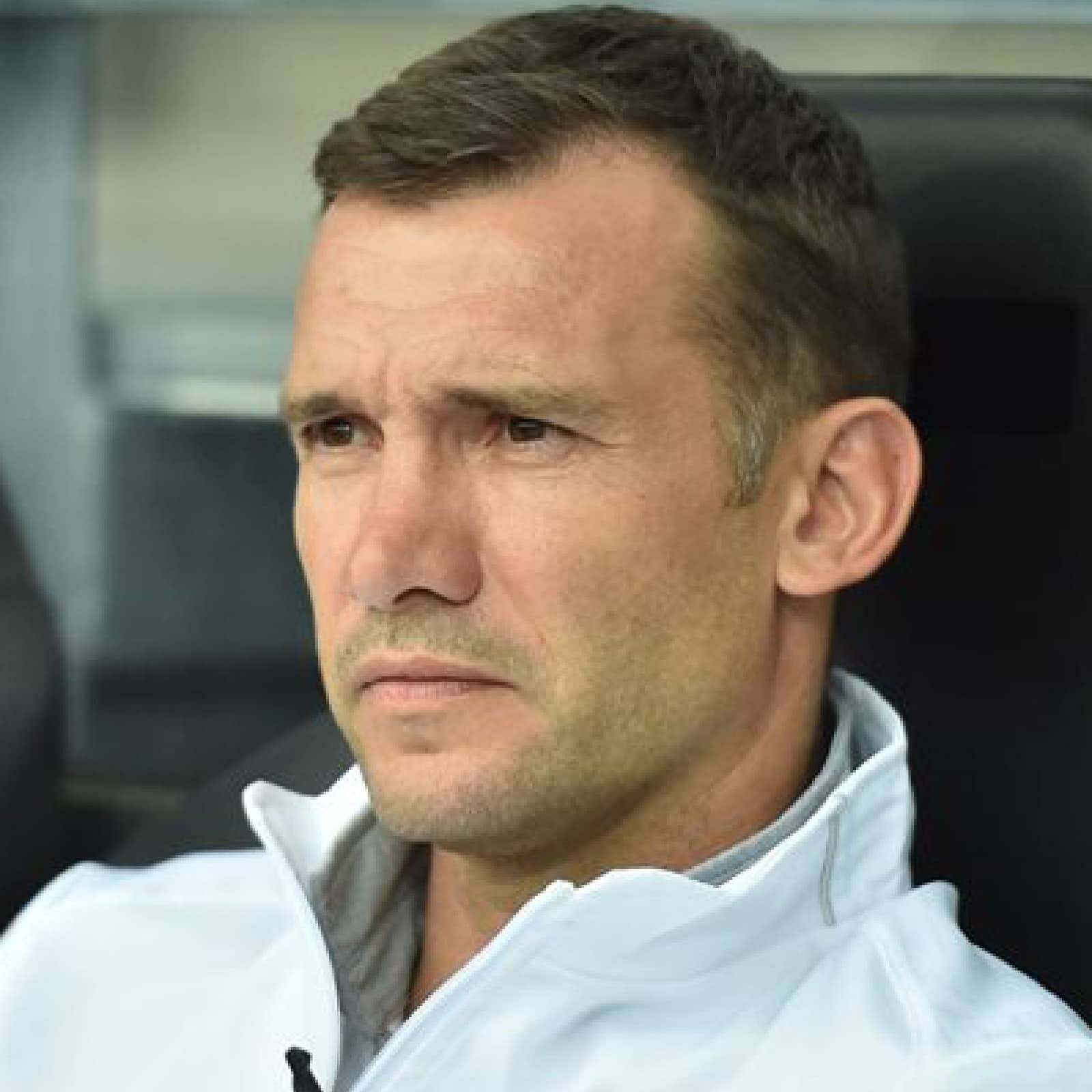 একটা সময় ব্যালন ডি অর জিতেছেন। কোচ হওয়ার পর ইউক্রেনকে ইউরোতে নিয়ে গিয়েছেন। তবে শেভচেঙ্কো এখন ফুটবল নিয়ে ভাবতে চাইছেন না। তিনি দেশের যুদ্ধ পরিস্থিতি নিয়ে অস্থির হয়ে উঠেছেন।