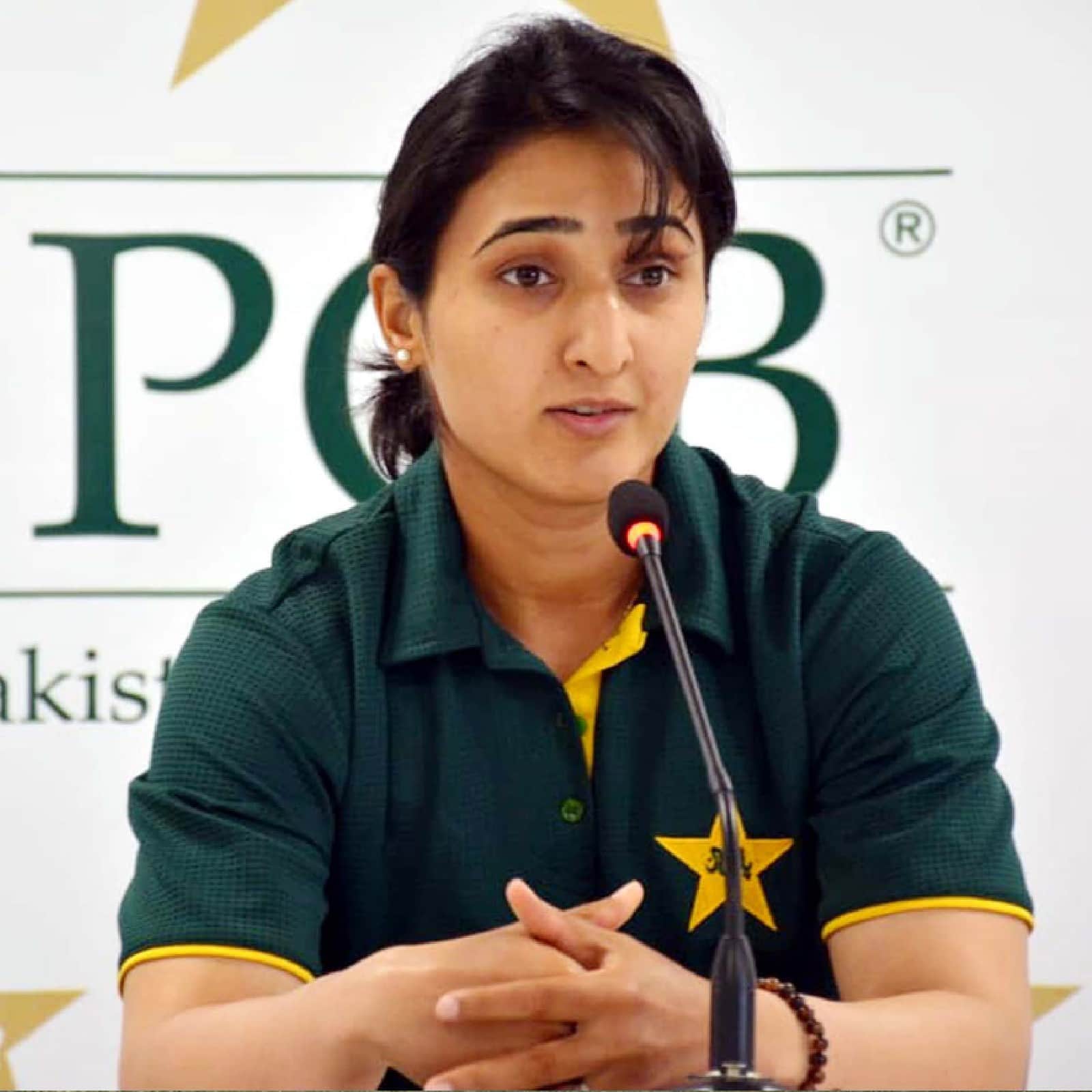 বিশ্বকাপের জন্য নিউ জিল্যান্ড সফরে বিসমার মা রয়েছেন তাঁর সঙ্গে। যাতে বিসমার সন্তানের দেখাশোনায় কোনও সমস্যা না হয়। বিসমা যাতে ক্রিকেটে ফোকাস করতে পারেন। পরিবারের তরফে এমন সমর্থন পেয়ে আপ্লুত পাকিস্তানের অধিনায়িকা।