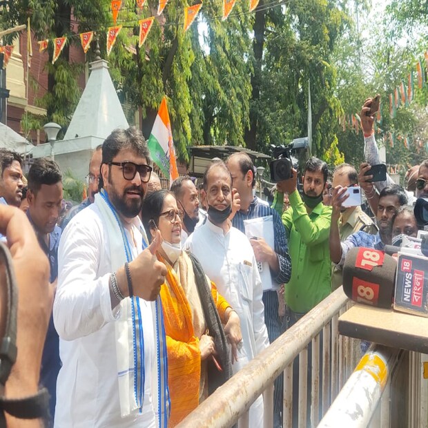 বাবুলের কথায়, ''কর্মীরাই তো আসল রাজা। আমি রাজা নই। চারদিকে ভালো প্রতিক্রিয়া পাচ্ছি। আমি কাজ করতে ভালোবাসি। আমাকে দিদি এমন দায়িত্ব দিয়েছেন। আমি শ্রদ্ধার সঙ্গে এটা গ্রহণ করলাম। সব সিনিয়র নেতারা দারুণ সক্রিয়৷ সবাইকে নিয়ে একসঙ্গে কাজ করব।'' 