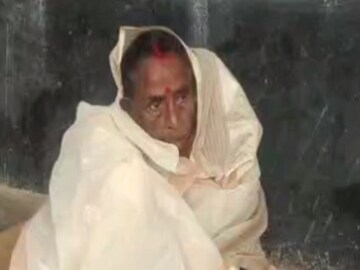 অসহায় বৃদ্ধা