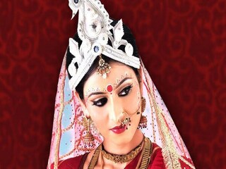 এছাড়া আরও কিছু প্রশ্নের উত্তরও জানতে আগ্রহী থাকেন নারীরা:

* সমীক্ষা বলছে, মহিলারা গুগল সার্চ করে জানতে চান বিয়ের পর তাদের নতুন পরিবারে তাদের আচরণ কেমন হওয়া উচিত, কীভাবে তারা সেই পরিবারের, শ্বশুরবাড়ির সদস্য হয়ে উঠবেন ইত্যাদি।