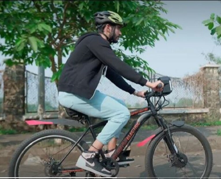 এটি একটি সার্বজনীন কিট, একাধিক সাইকেলে এটিকে ব্যবহার করা যাবে। প্রতি কিলোমিটার যেতে এটির ক্ষেত্রে খরচ পড়বে মাত্র ১০ পয়সা। কম রাস্তায় যাতায়াতের জন্য এটি ব্যবহার করলে হবে বিপুল সুবিধা। 
