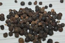 black pepper : সামান্য গোলমরিচেই সমাধান! একাধিক অসুখের ওষুধের মতো কাজ করে এই ঘরোয়া উপাদান black pepper : সামান্য গোলমরিচেই সমাধান! একাধিক অসুখের ওষুধের মতো কাজ করে এই ঘরোয়া উপাদান
