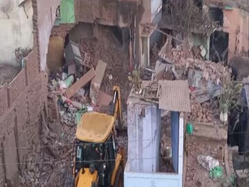 ভাগলপুরে প্রাণঘাতী বিস্ফোরণ 
Photo Courtesy : ANI 
