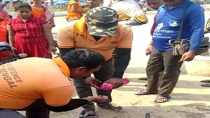 নুলিয়াদের কৃপায় অল্পের জন্য় রক্ষা পান যুবক নুলিয়াদের কৃপায় অল্পের জন্য় রক্ষা পান যুবক