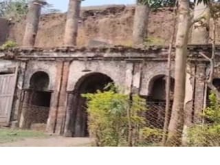 সংস্কারের অভাবে জরাজীর্ণ অবস্থা বর্ধমান রাজবাড়ির সংস্কারের অভাবে জরাজীর্ণ অবস্থা বর্ধমান রাজবাড়ির