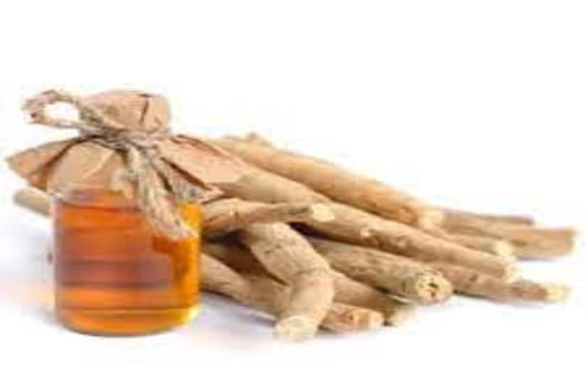 এর সঙ্গে ইচ্ছা হলে চন্দনতেল (Sandalwood Oil) মাখতে পারেন ৷ অশ্বগন্ধার তেল মাখলে শরীরের উষ্ণতা বাড়তে থাকে ৷ শরীর উষ্ণ রাখতে এই তেলের ব্যবহার অত্যন্ত প্রয়োজনীয় ৷ প্রতীকী ছবি ৷ 