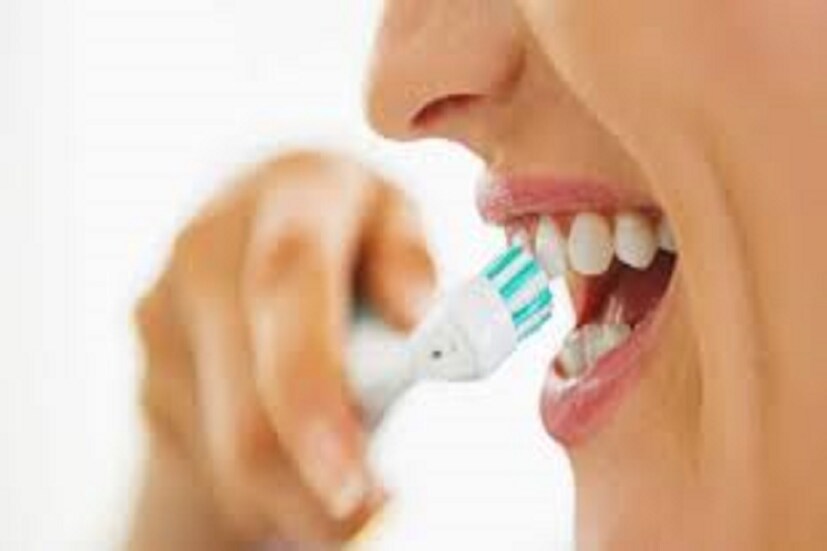 একমাস দাঁত না মাজলে মুখে দুর্গন্ধ (Smell) হয় ৷ মুখে দুর্গন্ধ হলে আসে পাশের মানুষদের জন্য তা অত্যন্ত ক্ষতিকারক হয়ে থাকে ৷ প্রতীকী ছবি ৷