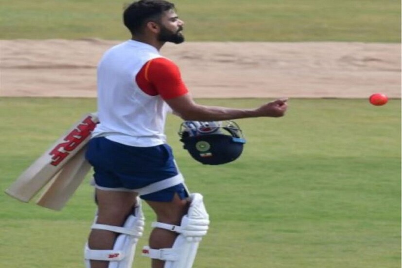 টিম ইন্ডিয়া  (Team India) দিন -রাতের টেস্ট খেলার জন্য তৈরি হচ্ছে৷ ভারত বনাম শ্রীলঙ্কা (India vs Sri Lanka) পিঙ্ক বল টেস্ট ১২ মার্চ বেঙ্গালুরুতে খেলা হবে৷ ২ ম্যাচের সিরিজে টিম ইন্ডিয়া এখন ১-০ তে এগিয়ে রয়েছে৷ ভারতীয় দলের নজর এখন সিরিজ জয়ের দিকে রয়েছে৷ (AFP)