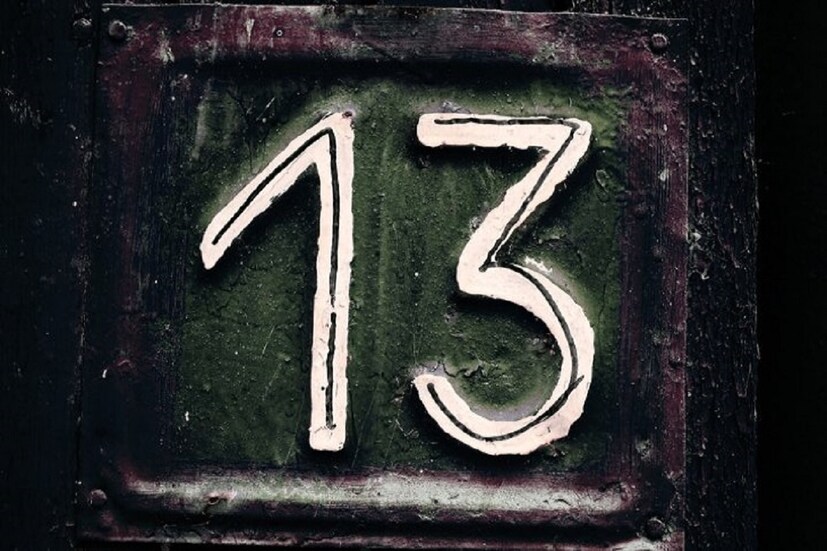 আনলাকি থার্টিন  (unlucky 13), অর্থাৎ ১৩ অপয়া সংখ্যা... আমরা সবাই-ই ছোট থেকে এই কথাটা শুনে আসছি! ১৩ মানেই অশুভ কিছু, কোনওকিছুর নম্বর ১৩ মানেই ধরা হয় সেটা অমঙ্গলজনক! কিন্তু কেন শুরু হল ১৩ সংখ্যাটাকে অপয়া হিসাবে ধরা? এর পিছনের ইতিহাস জানেন? পড়ুন--