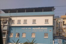 বাড়ির সামনে জোড়া পায়খানা মোড়! কাউন্সিলরের কাছে বাসিন্দাদের নাম বদলের আবেদন