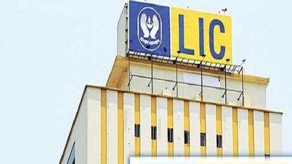 বাজারে আইপিও আনছে এলআইসি, পলিসি থাকলে যে ৫ বিষয় আপনাকে জানতেই হবে! বাজারে আইপিও আনছে এলআইসি, পলিসি থাকলে যে ৫ বিষয় আপনাকে জানতেই হবে!