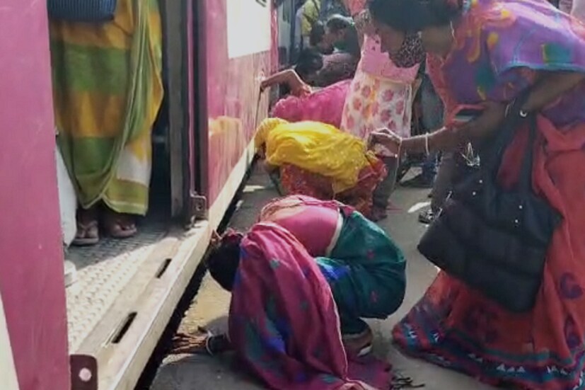 ট্রেনের চাকায় আটকে মানুষের কাটা পা! ৩৫ মিনিট ধরে বন্ধ হাসনাবাদ শিয়ালদহ ডাউন ট্রেন চলাচল । ট্রেনের চাকার ব্রেকে কাটা পা আটকে বিপত্তি। 