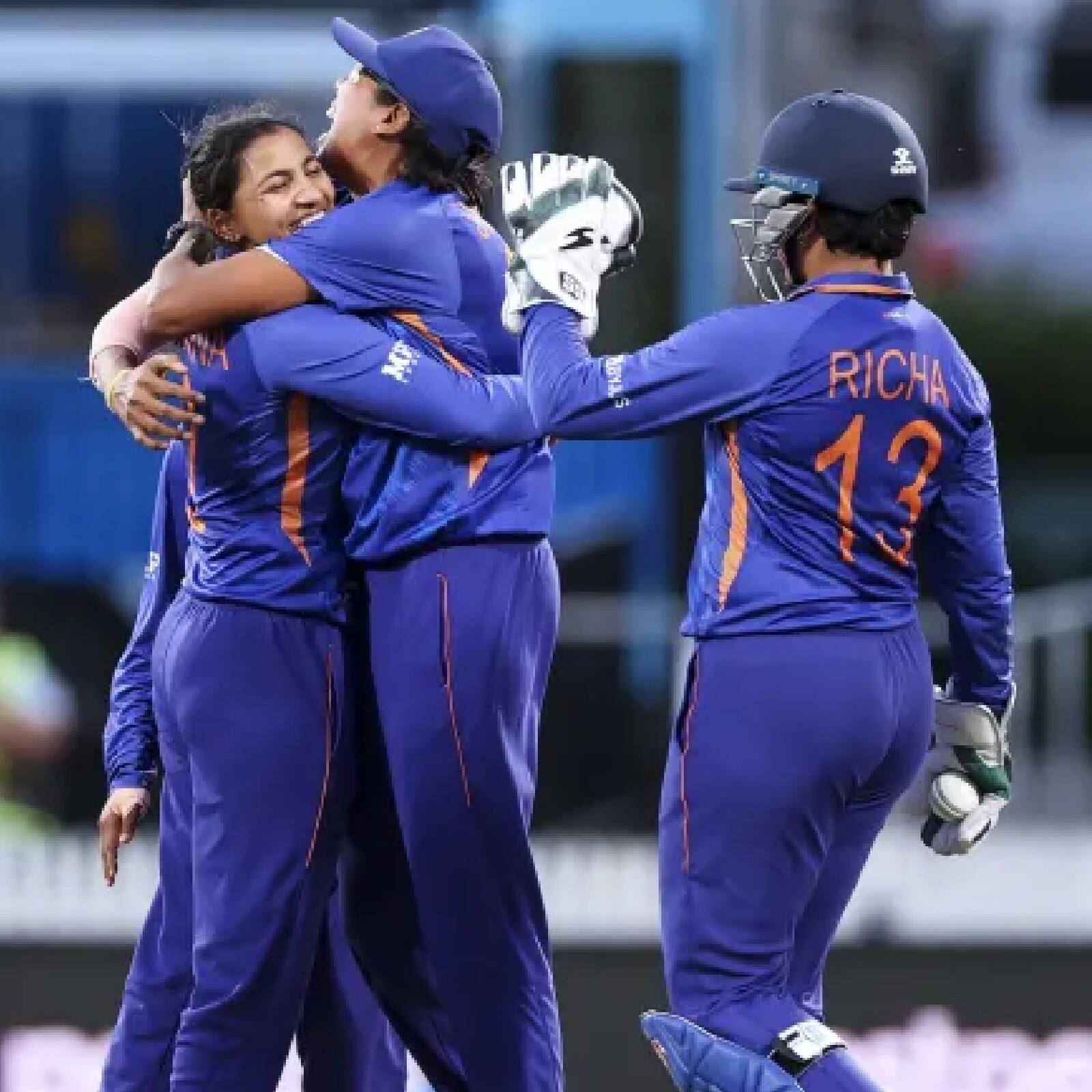 চলতি বিশ্বকাপে নিউ জিল্যান্ডের বিরুদ্ধে উইকেট পাওয়ার পর যুগ্মভাবে সর্বোচ্চ উইকেট শিকারী হয়েছিলেন ঝুলন। তবে এদিন ওয়েস্ট ইন্ডিজের বিরুদ্ধে উইকেট পেয়ে ঝুলন সবাইকে টপকে গেলেন।