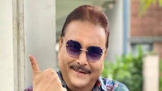 এসএসকেএম-এর ইএনটি বিভাগের প্রধান ড. অরুণাভ সেনগুপ্ত এই অস্ত্রোপচার করেন। তিনি জানিয়েছেন, আপাতত দেখে পলিপগুলিকে বিনাইন বলেই মনে হয়েছে অর্থাৎ ক্যান্সারের সম্ভাবনা কম। তবুও বায়োপসির জন্য নমুনা পাঠানো হচ্ছে বলে জানান তিনি। তবে আপাতত তাঁর শারীরিক অবস্থা স্থিতিশীল বলেই জানা গিয়েছে। উল্লেখ্য, এদিন অস্ত্রোপচারের আগে মদন মিত্রের দ্রুত সুস্থতা কামনায় যজ্ঞও করেন অনুরাগী ও সমর্থকরা। প্রিয় নেতার অস্ত্রোপচার সফল হাওয়ায় তাঁরাও স্বস্তিতে।