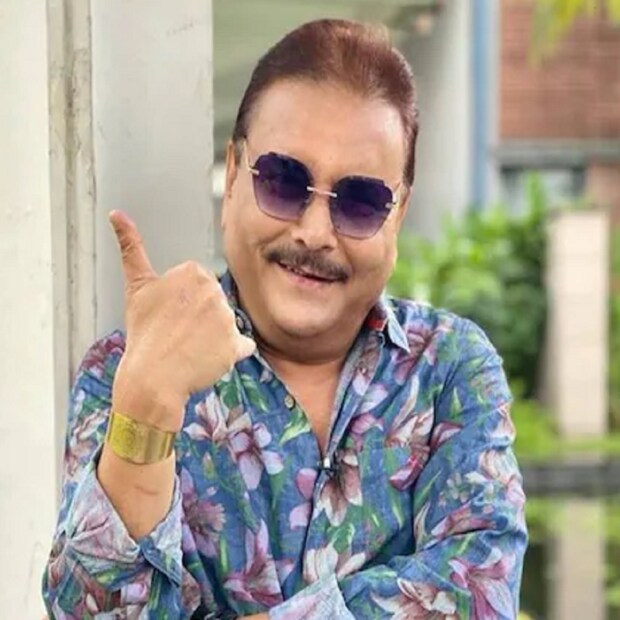 এসএসকেএম-এর ইএনটি বিভাগের প্রধান ড. অরুণাভ সেনগুপ্ত এই অস্ত্রোপচার করেন। তিনি জানিয়েছেন, আপাতত দেখে পলিপগুলিকে বিনাইন বলেই মনে হয়েছে অর্থাৎ ক্যান্সারের সম্ভাবনা কম। তবুও বায়োপসির জন্য নমুনা পাঠানো হচ্ছে বলে জানান তিনি। তবে আপাতত তাঁর শারীরিক অবস্থা স্থিতিশীল বলেই জানা গিয়েছে। উল্লেখ্য, এদিন অস্ত্রোপচারের আগে মদন মিত্রের দ্রুত সুস্থতা কামনায় যজ্ঞও করেন অনুরাগী ও সমর্থকরা। প্রিয় নেতার অস্ত্রোপচার সফল হাওয়ায় তাঁরাও স্বস্তিতে।