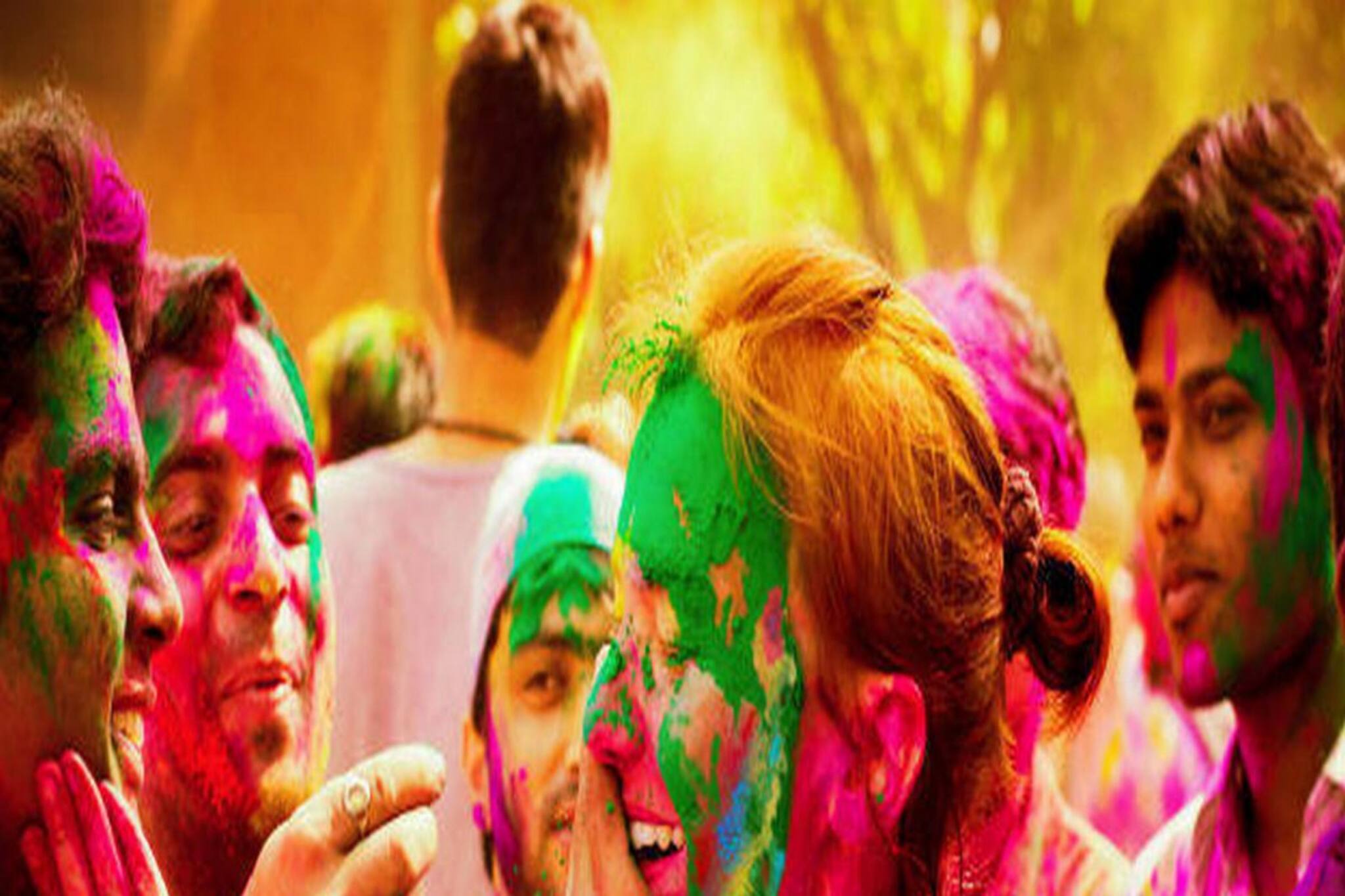 কোথাও লাঠিখেলা কোথাও ঠান্ডাই, গুজিয়া! ভারতে নানা অঞ্চলের দোল উৎসব উদযাপনে অনন্য