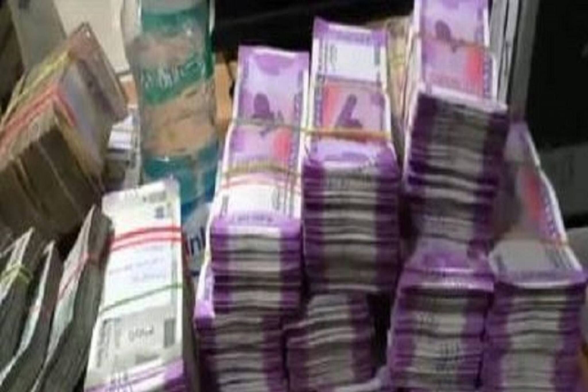 হঠাৎ অনেকটা টাকা প্রয়োজন? দেখে নিন পার্সোনাল লোন বেছে নেওয়ার সবথেকে ভাল ৫ উপায়