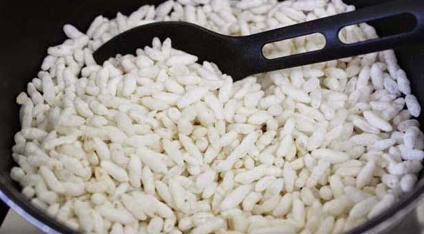 যাদের পেটের সমস্যা আছে, তাদের ক্ষেত্রে মুড়ি বিশেষ উপকারি। এছাড়া মুড়িতে সোডিয়ামের পরিমাণ অত্যন্ত কম থাকে। যারা উচ্চ রক্তচাপের সমস্যায় ভোগেন, তারা মুড়ি খেতে পারেন। সবমিলিয়ে মুড়ি যে একটি অত্যন্ত স্বাস্থ্যকর ও একইসঙ্গে সাশ্রয়ী খাবার সে বিষয়ে কোনও সন্দেহ নেই।