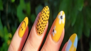 ভাবছেন কি করা যায়? যদিও অনেকে মাসে অন্তত একবার ম্যানিকিউর করেন, তবে এমনও কিছু মানুষ আছেন যাঁরা এটি করেন না।  আপনার নখের সামগ্রিক স্বাস্থ্য এবং পরিচ্ছন্নতা বজায় রাখার জন্য শুধু ম্যানিকিউর সেশনও যথেষ্ট নয়।