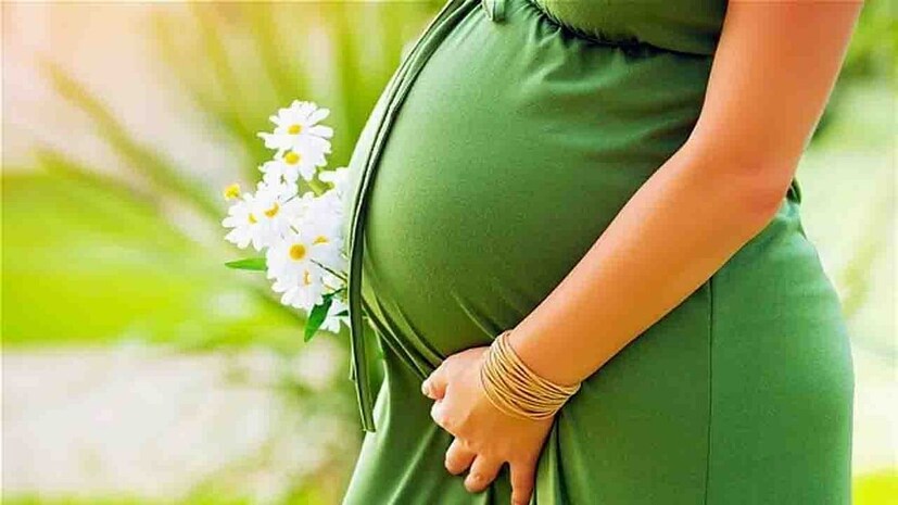 গর্ভাবস্থার প্রথম তিন মাস আনারস খাবেন না। এতে ব্রোমিলিন নামের উতসেচক গর্ভপাত ঘটাতে পারে বা নির্দিষ্ট সময়ের আগে প্রসবের সম্ভাবনা বাড়িয়ে দেয়। 