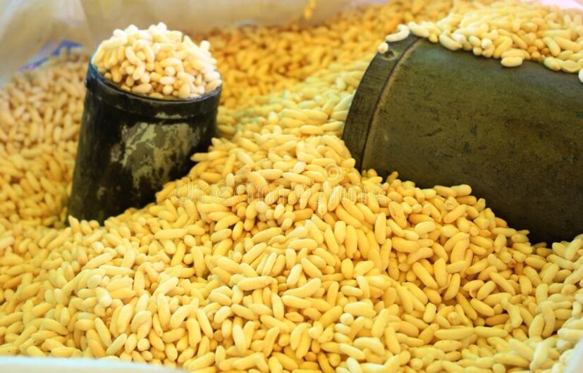 অন্যদিকে নতুন ট্রেন্ডে গা ভাসিয়ে ওজন কমানোতেও কিন্তু মুড়ির জুড়ি নেই। কম ক্যালরির খাবার খাবেন, আবার পেটও ভরবে, যদি এমনই আপনার ইচ্ছা হয় তাহলে মুড়ি খেতে পারেন। সারাদিন, বাড়িতে, অফিসে যখনই হাল্কা ক্ষুধা পাবে, তখন মুড়ি খেয়ে নিলে ক্ষুধা মিটবে, ক্ষতিও হবে না।