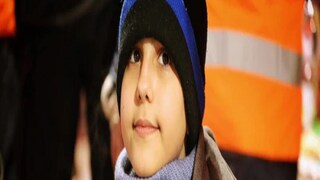 কুর্নিশ জানাচ্ছে সকলে