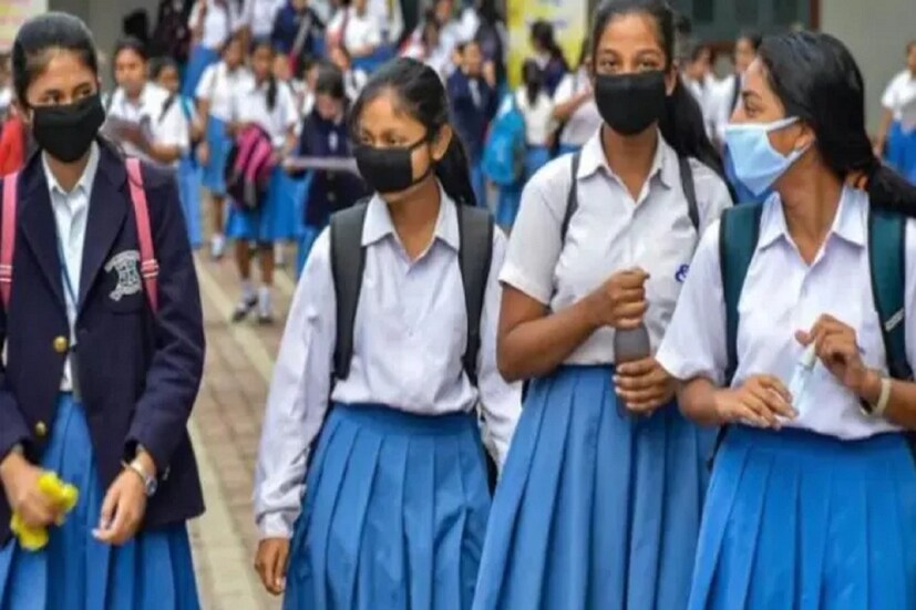 রাজ্যের স্কুলগুলিতে এবার হচ্ছে পোশাকের পরিবর্তন। নীল সাদা রংই হবে স্কুলের ড্রেসের। এই মর্মে নির্দেশিকা জারি করল সর্বশিক্ষা মিশন। Pre-primary থেকে অষ্টম শ্রেণি পর্যন্ত রাজ্য সরকার সমস্ত পড়ুয়াদের স্কুল ড্রেস দেবে। 