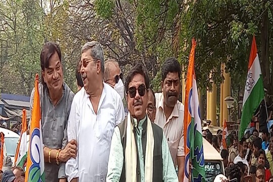 উপনির্বাচনে মনোনয়ন পেশ শত্রুঘ্ন সিনহার