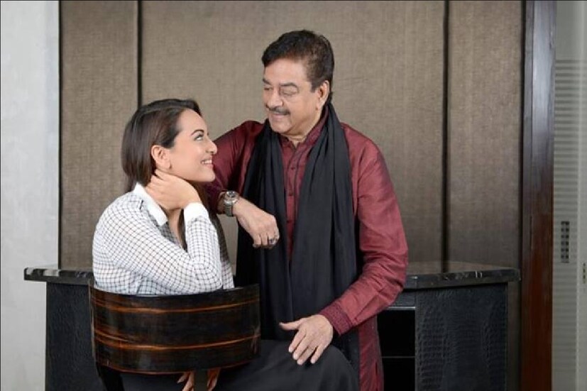 *শত্রুঘ্ন সিনহা জানিয়েছেন, তাঁর প্রচারে আসছেন কন্যা তথা বলিউড অভিনেত্রী সোনাক্ষী সিনহা। ফলে প্রচার পর্বে যে ঝড় উঠবে, তা বলার অপেক্ষা রাখে না। সংগৃহীত ছবি। 