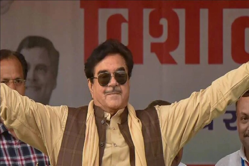 *আসানসোলের প্রার্থী হচ্ছেন, ফলে তার জন্য থাকতে হবে। তাই শহরে নেওয়া হচ্ছে বাড়ি। আজ রাতেই বাড়ি চূড়ান্ত করে নেওয়া হবে। আজই প্রচার নিয়ে কথা। এ দিন মলয় ঘটকের সঙ্গে কথা বললেন শত্রুঘ্ন সিনহা। সংগৃহীত ছবি। 