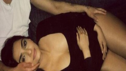 আনন্দের কোলে মাথা রেখে সোনম! বিরাট সুখবর শোনালেন অভিনেত্রী আনন্দের কোলে মাথা রেখে সোনম! বিরাট সুখবর শোনালেন অভিনেত্রী