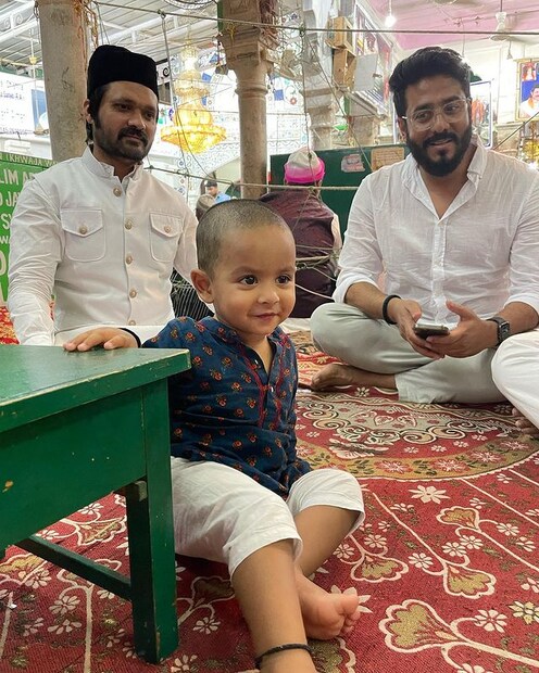 *রাজের পরনে ছিল সাদা পাঞ্জাবি-পাজামা। (ছবি সৌজন্য: রাজ চক্রবর্তী-শুভশ্রী গঙ্গোপাধ্যায়ের ফেসবুক পেজ) 