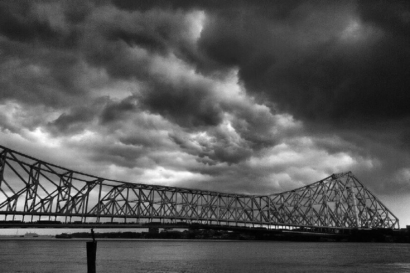 আজ সকালে কলকাতায় (Kolkata Weather) সর্বনিম্ন তাপমাত্রা ছিল ২৪.১ ডিগ্রি সেলসিয়াস। স্বাভাবিকের চেয়ে ১ ডিগ্রি সেলসিয়াস তাপমাত্রা বেশি। গতকাল বিকেলে সর্বোচ্চ তাপমাত্রা ছিল ৩৫.৫ ডিগ্রি সেলসিয়াস যা স্বাভাবিকের চেয়ে ১ ডিগ্রি সেলসিয়াস বেশি তাপমাত্রা। বাতাসে আপেক্ষিক আর্দ্রতার পরিমাণ ২৪ থেকে ৯২ শতাংশ। গত ২৪ ঘণ্টায় কোন বৃষ্টি হয়নি শহরে। Photo- File