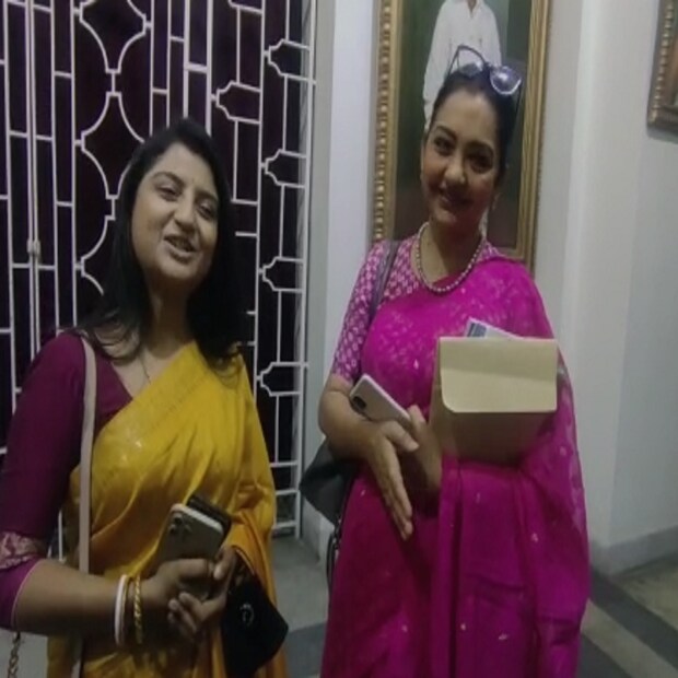 তিনি বলেন, ''গণতন্ত্রের পক্ষে এটা বিপদজনক। আশা করি আগামী দিনে এই ধরণের আচরণ থেকে বিরত থাকবেন। অশালীন আচরণ বিরোধী দলের। তারা সবাই চলে গেলেন।''