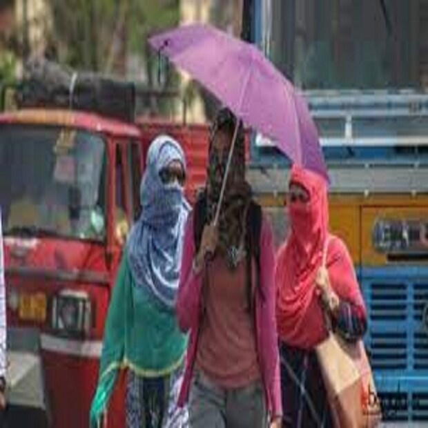 কলকাতায় মূলত পরিষ্কার আকাশ। সকালের দিকে হালকা ধোঁয়াশা। পরে পরিষ্কার আকাশ থাকবে। আপাতত বৃষ্টির কোন সম্ভাবনা নেই। সকাল-সন্ধ্যায় শীতের আমেজ উধাও। বেলা বাড়লে গরম ও আর্দ্রতা জনিত অস্বস্তি দুটোই বাড়বে।