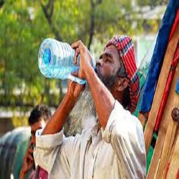 মার্চে গোটা দেশে বৃষ্টিপাতের পরিমাণ ছিল ৮.৯ মিলিমিটার। গড় সর্বোচ্চ তাপমাত্রা ছিল ৩৩.১০ ডিগ্রি সেলসিয়াস যা রেকর্ড গড়েছে ইতিমধ্যেই। ১২ বছর আগে অর্থাৎ ২০১০ সালে মার্চ মাসে গোটা দেশের গড় সর্বোচ্চ তাপমাত্রা ছিল ৩৩.৯ ডিগ্রি সেলসিয়াস।