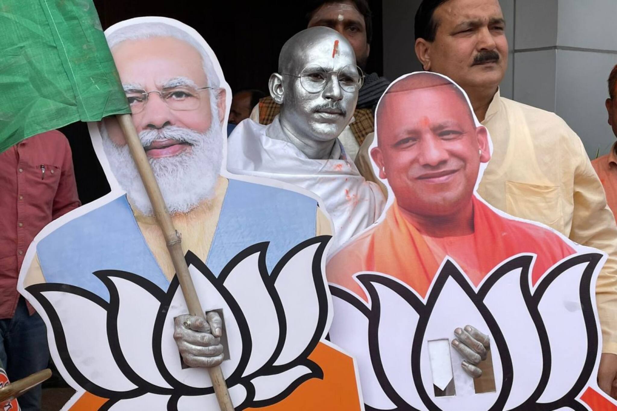 উত্তরপ্রদেশে বিজেপির দ্বিতীয়বারের সরকার, পঞ্জাব আম আদমির