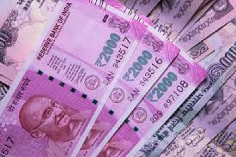 এই যোজনার সার্ভিস ট্যাক্স (Service Tax) ও জিএসটি (GST)-এ ছাড় দেওয়া হয়েছে ৷ সব থেকে গুরুত্বপূর্ণ বিষয় গম্ভীর রোগ বা জীবনসঙ্গীর চিকিৎসার সময়ের আগেই টাকা তুলতে পারেন ৷ প্রতীকী ছবি ৷