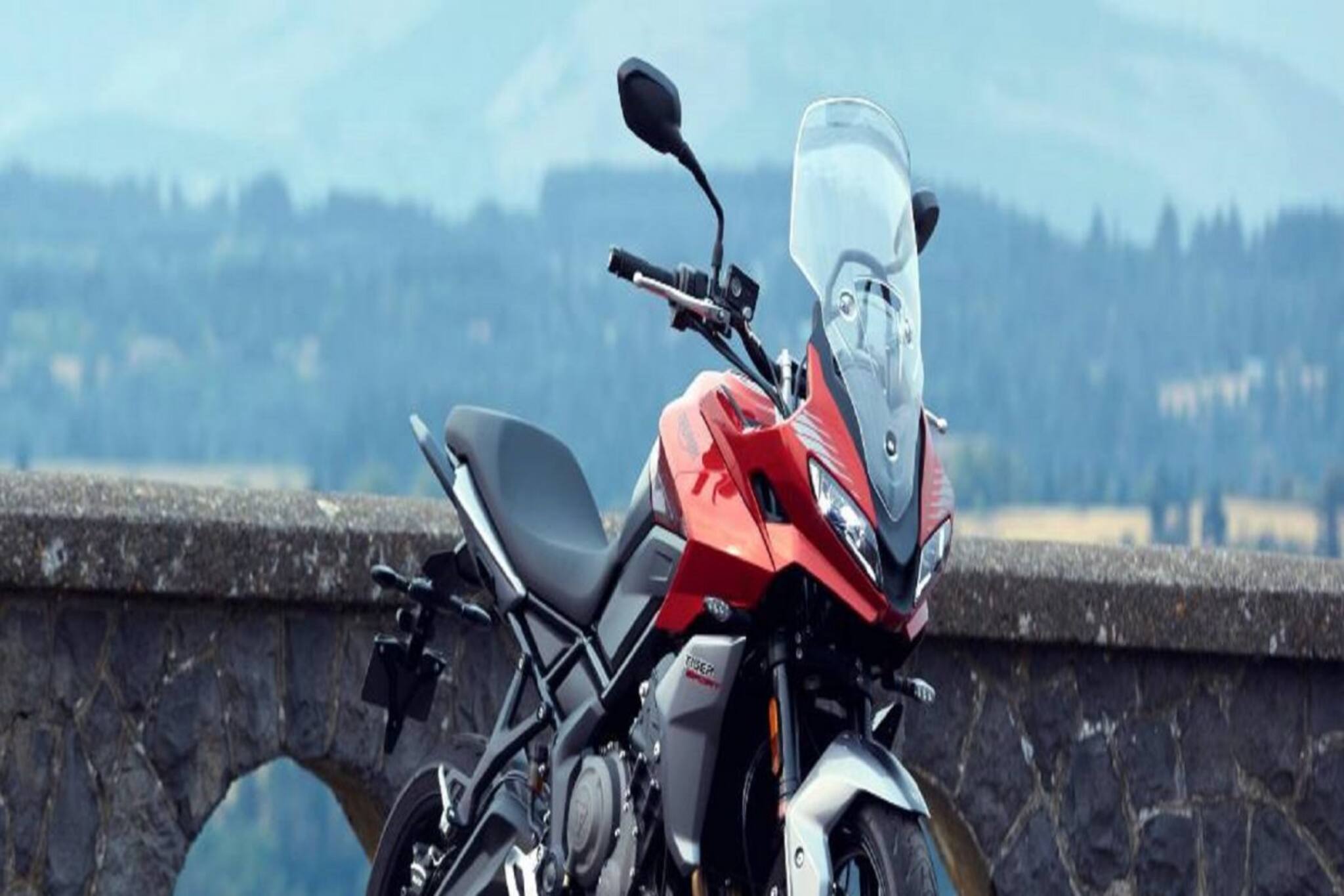 দারুণ স্টাইল ও দুর্দান্ত ফিচারে পরিপূর্ণ স্পোর্টস বাইকেই স্বপ্নপূরণ!