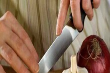 Kitchen Hacks: রান্নার পর হাতে পেঁয়াজ-রসুনের গন্ধ থেকে যায় ? এই ঘরোয়া উপায়ে ১ মিনিটেই দূর হবে গন্ধ Kitchen Hacks: রান্নার পর হাতে পেঁয়াজ-রসুনের গন্ধ থেকে যায় ? এই ঘরোয়া উপায়ে ১ মিনিটেই দূর হবে গন্ধ