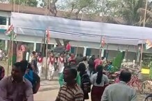 পড়ুয়াদের বলা হল, 'ছুটি, বাড়ি যাও', স্কুলে শুরু হয়ে গেল রাজনৈতিক সম্মেলন! পড়ুয়াদের বলা হল, 'ছুটি, বাড়ি যাও', স্কুলে শুরু হয়ে গেল রাজনৈতিক সম্মেলন!
