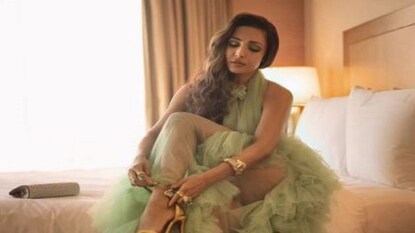 Viral News: Malaika Arora wore a very expensive dress know the price of her golden sandals- Photo Courtesy- Instagram Viral News: Malaika Arora wore a very expensive dress know the price of her golden sandals- Photo Courtesy- Instagram