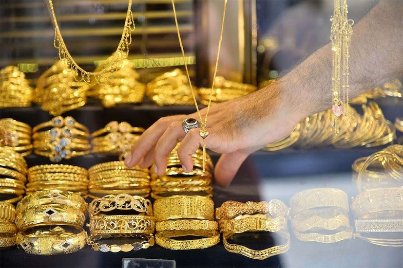 ২২ ক্যারাট সোনার ১ গ্রামের দাম (Kolkata Gold Price) ৪,৭৭০ টাকা (কমেছে ১০০ টাকা), ৮ গ্রামের দাম ৩৮,১৬০ টাকা (কমেছে ৮০০ টাকা) ৷ প্রতীকী ছবি ৷ 