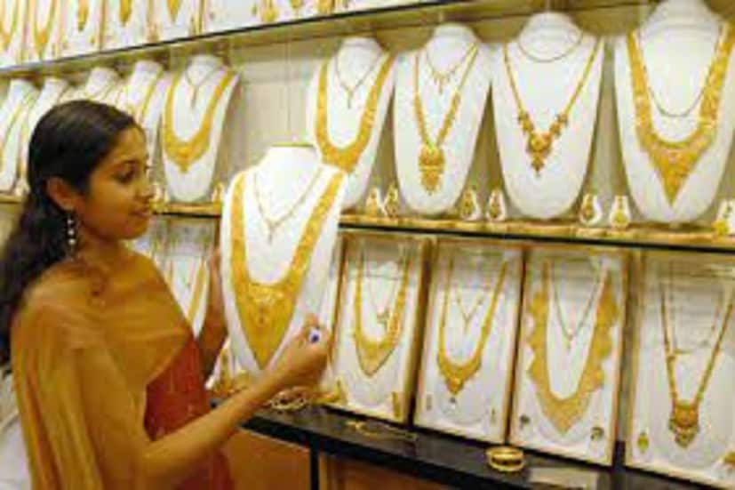 ২২ ও ২৪ ক্যারাট সোনার দাম (22 Carat Gold Price) আগের থেকে আরও বেড়েছে ৷ ফলে প্রতি গ্রামে সোনার দাম আরও বেশি হয়েছে ৷ প্রতীকী ছবি ৷