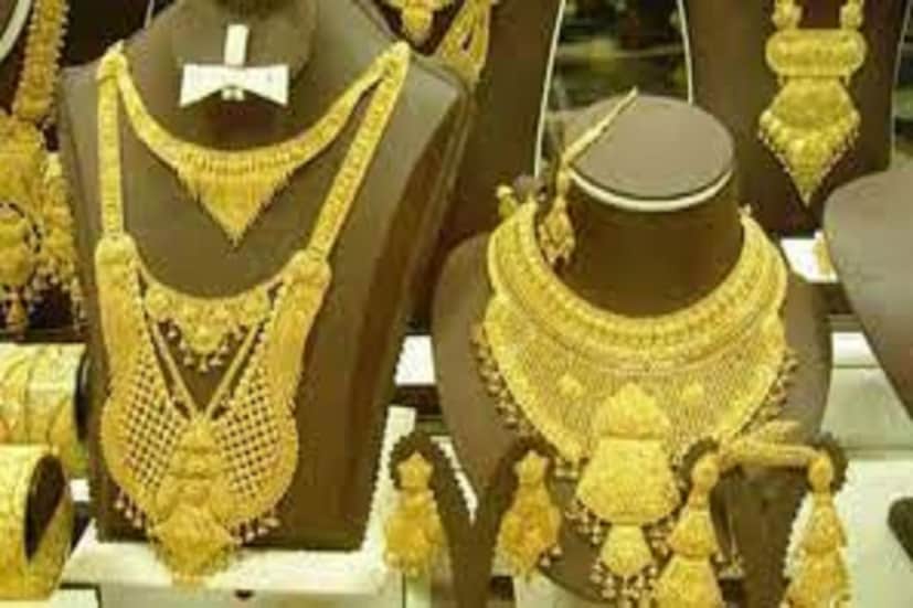 ২৪ ক্যারাট সোনার ১ গ্রামের দাম (Gold Price Today) ৫,২০৪ টাকা (কমেছে ১০৯ টাকা), ৮ গ্রামের দাম ৪১,৬৩২ টাকা (কমেছে ৮৭২ টাকা) ৷ প্রতীকী ছবি ৷