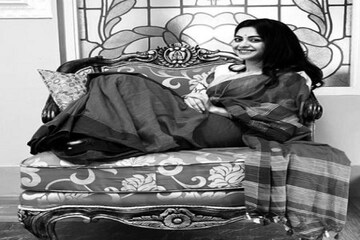 পর্দার সাধাসিধে খড়ি একেবারে খোলামেলা পোশাকে বোল্ড অবতার, সোশ্যাল মিডিয়ায় ভাইর